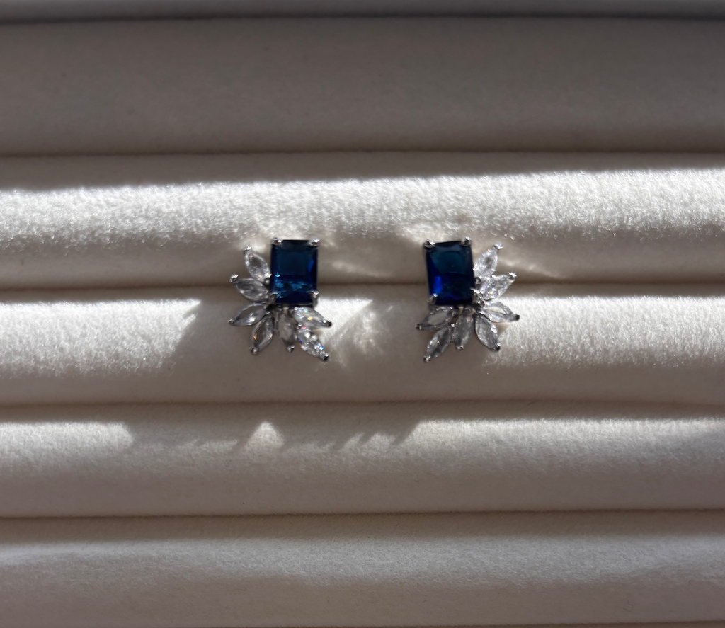 Arete Anastasia Zafiro Plata .925 con baño de rodio