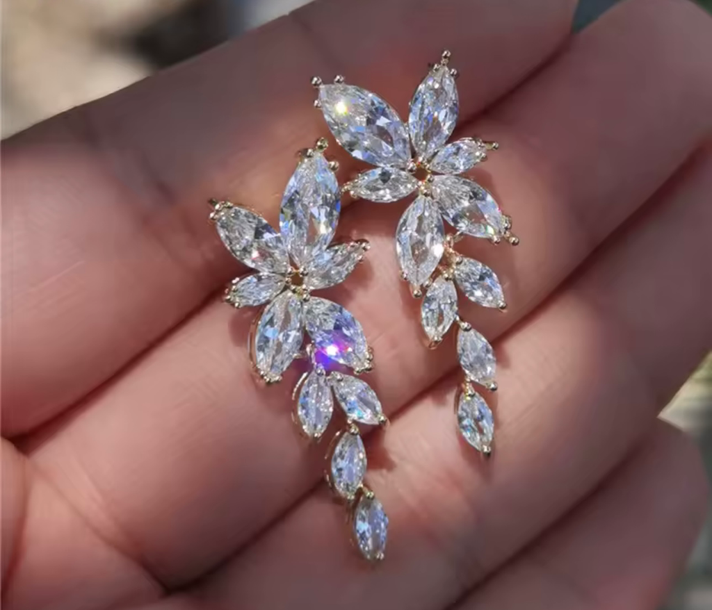 Arete Floral Gold Plata .925 con baño de rodio