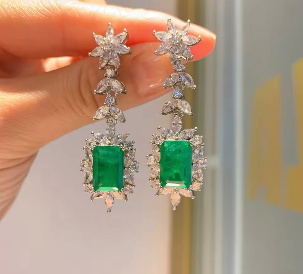 Arete Carlota Esmeralda Plata .925 con baño de rodio