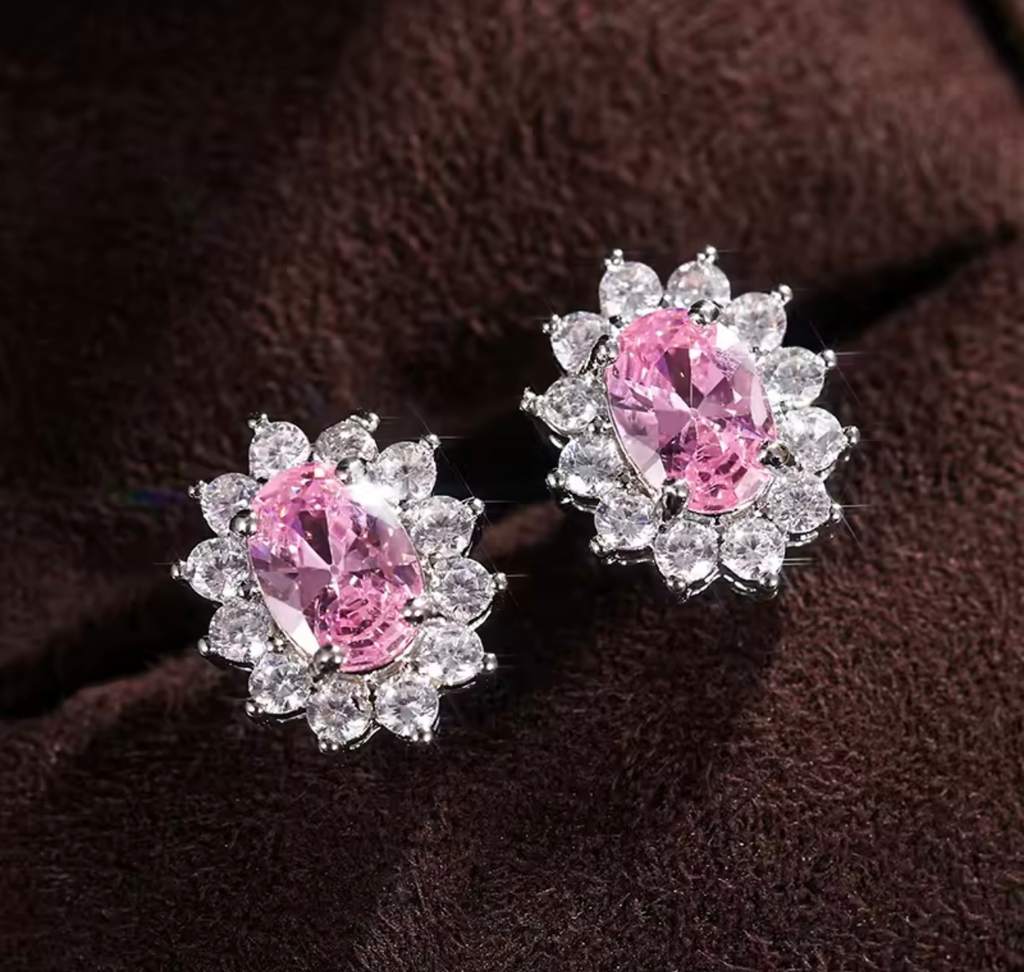 Arete Studs Diana Magenta Plata .925 con baño de rodio