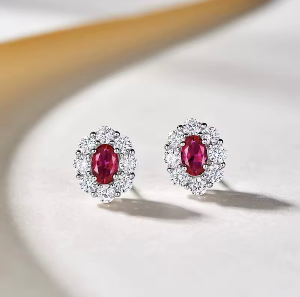[S230] Arete Studs Rubí Plata .925 con baño de rodio
