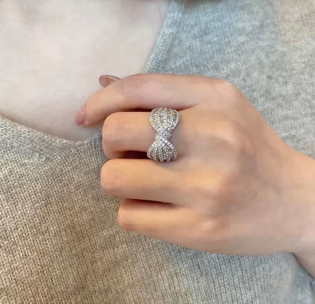 Anillo Moño Plata .925 con baño de rodio