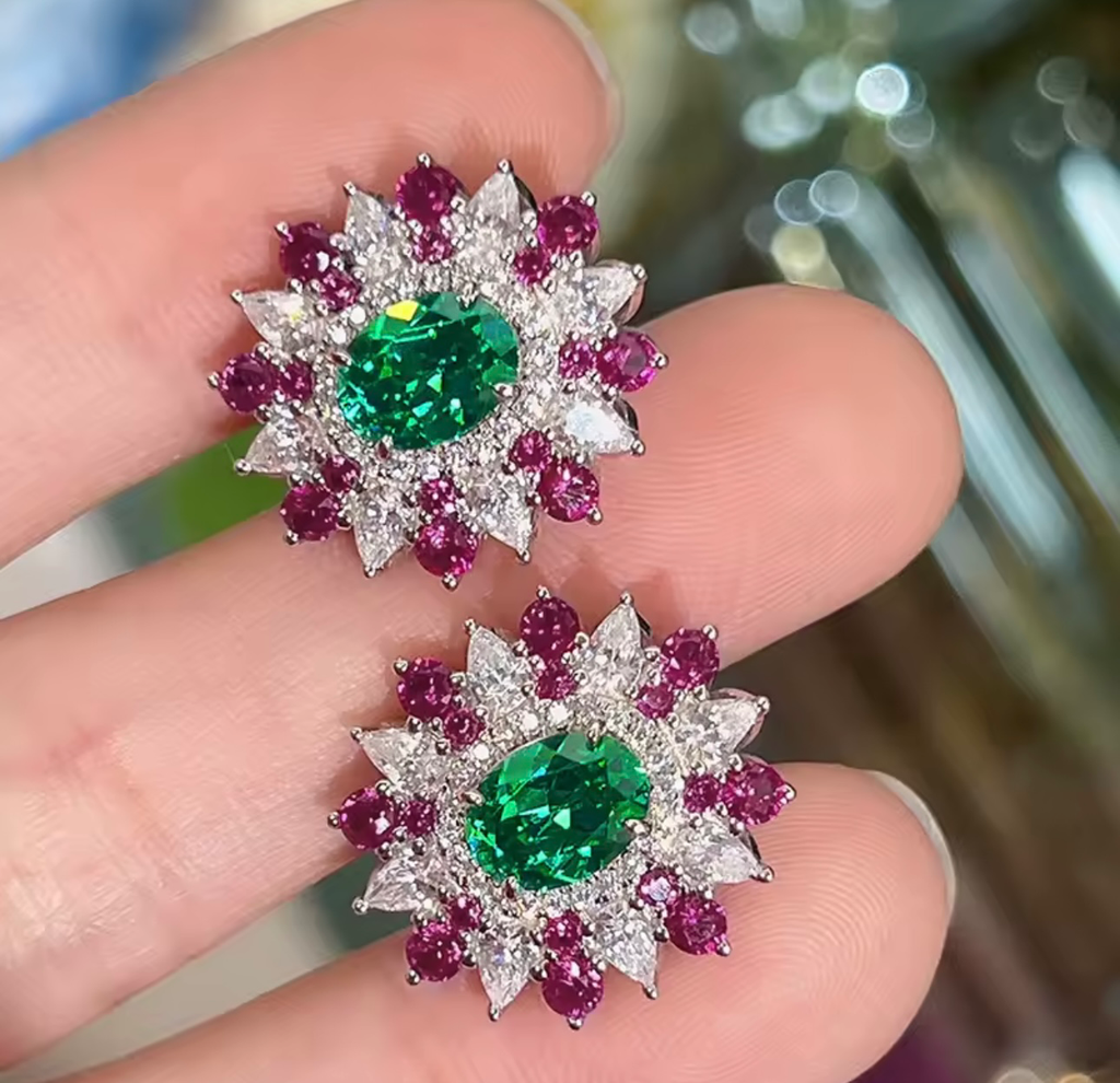 [S238] Arete Studs Ilse Esmeralda y Rubi Plata .925 con rodio 