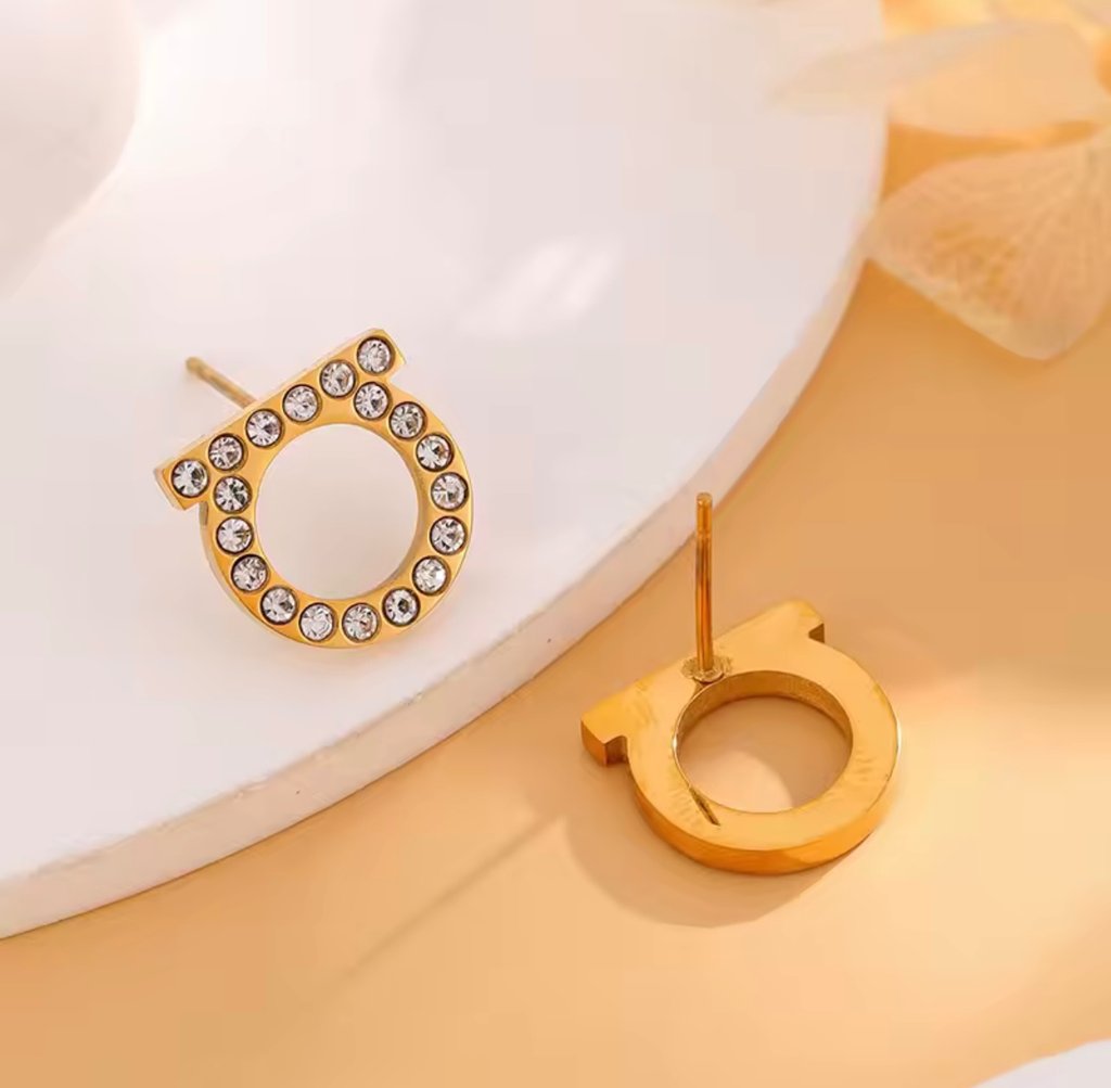 [S243] Arete Studs Ferragamo Dorado Brillo 