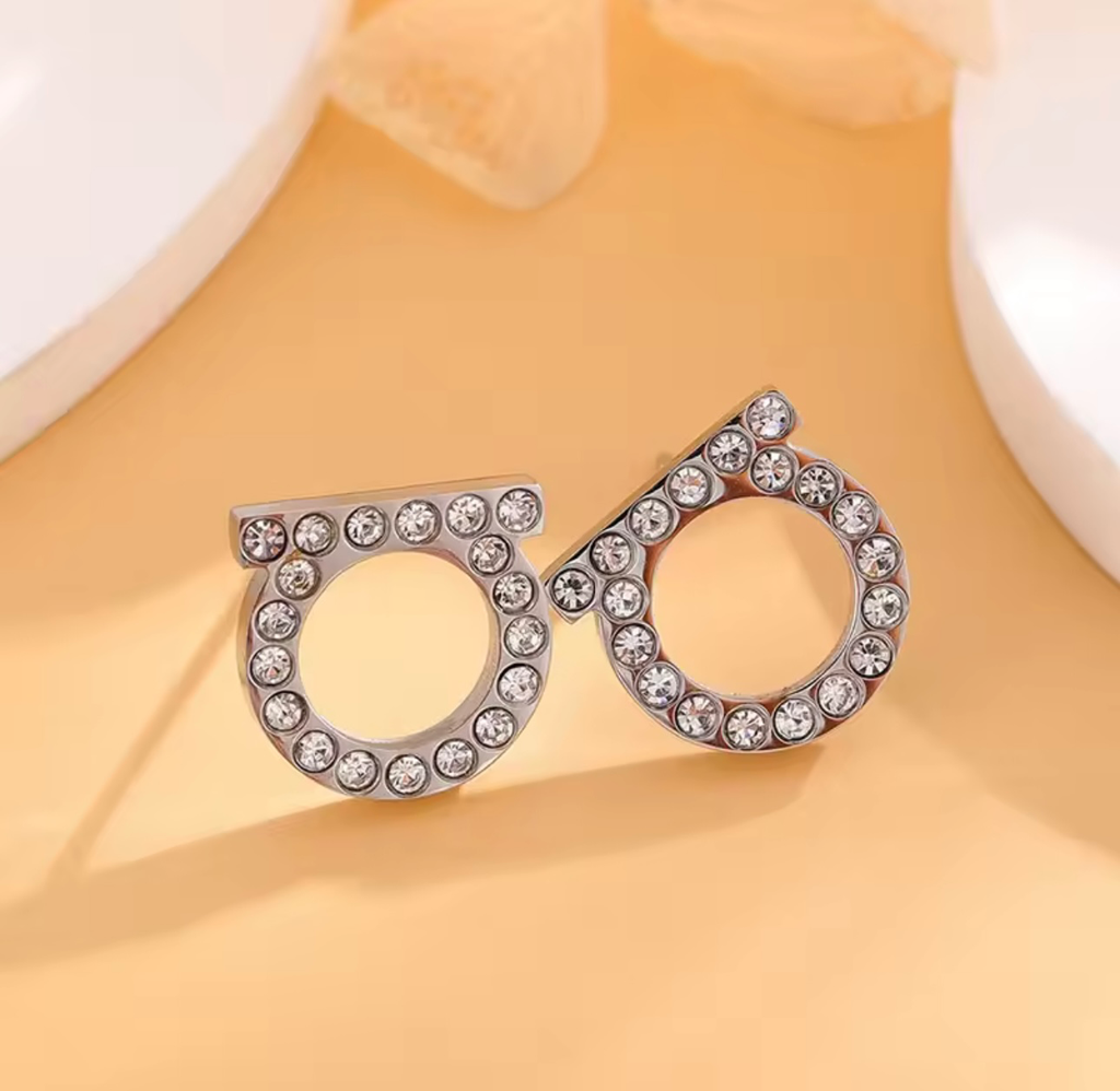 [S244] Arete Studs Ferragamo Plateado Brillo 